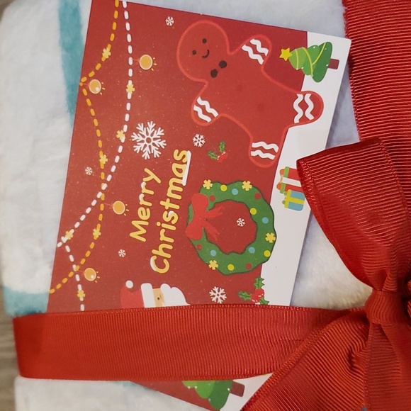 Prewrapped Christmas Throw - Picture 2 of 5